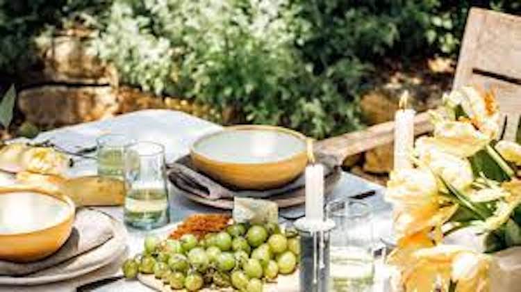 23 Affordable Dinnerware Sets To Upgrade Your Table (Without Breaking The Bank)